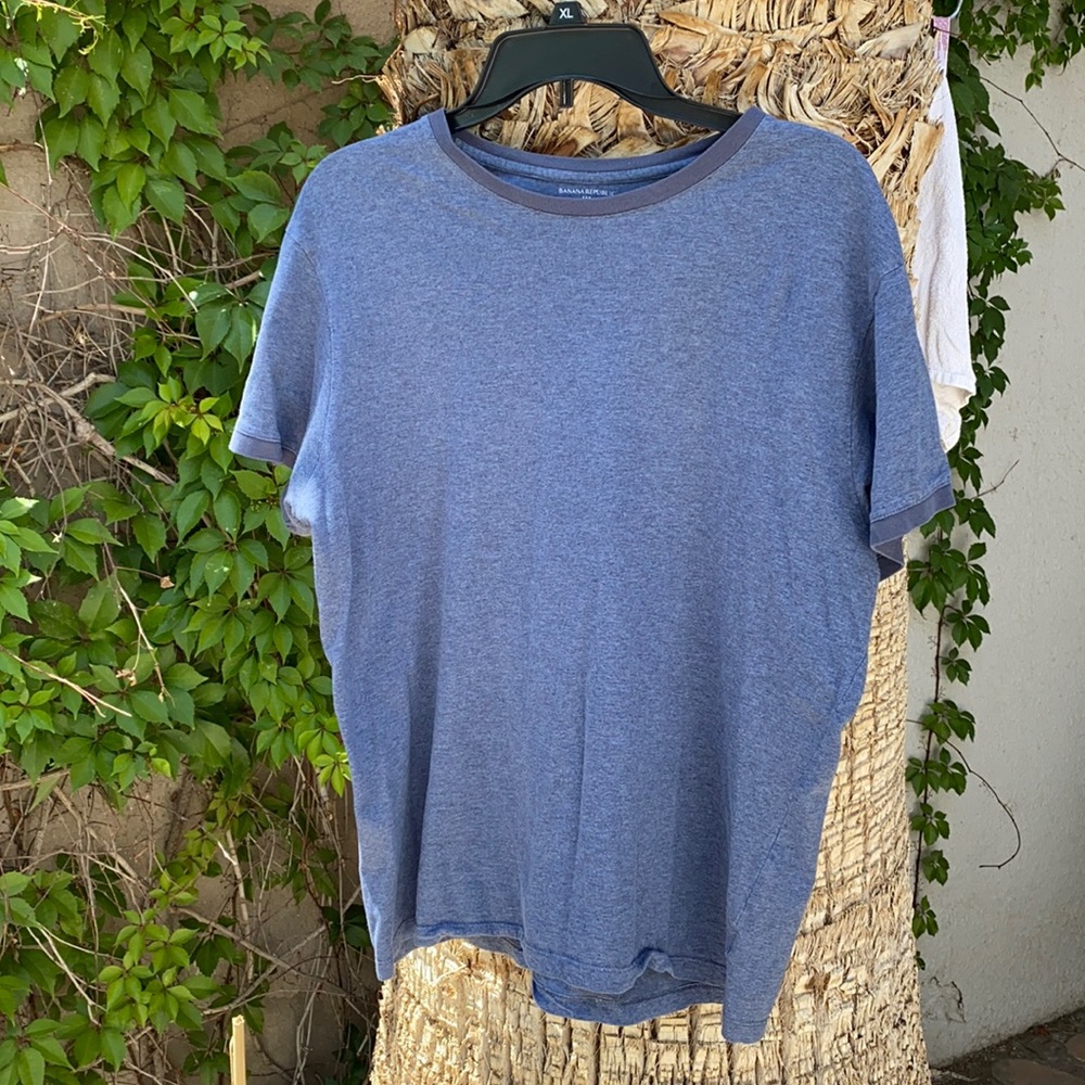 ☀️ Banana Republic Blue T-shirt | L